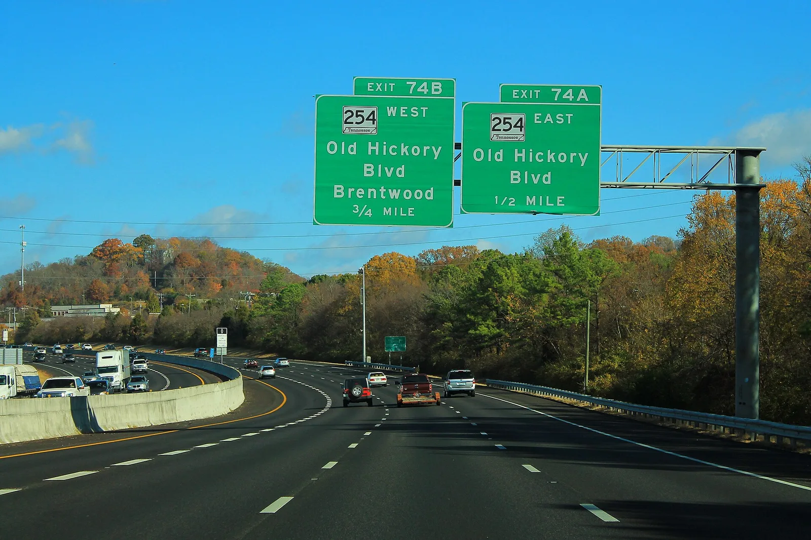 Northbound I-65 approaching the Old Hickory Boulevard exits at Brentwood, Exit 74